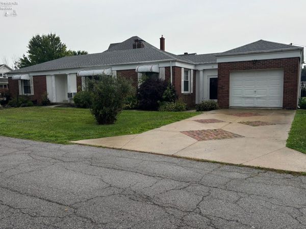 30 Warren Street, Tiffin, OH 44883
