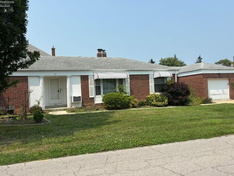 30 Warren Street, Tiffin, OH 44883 Photo 2