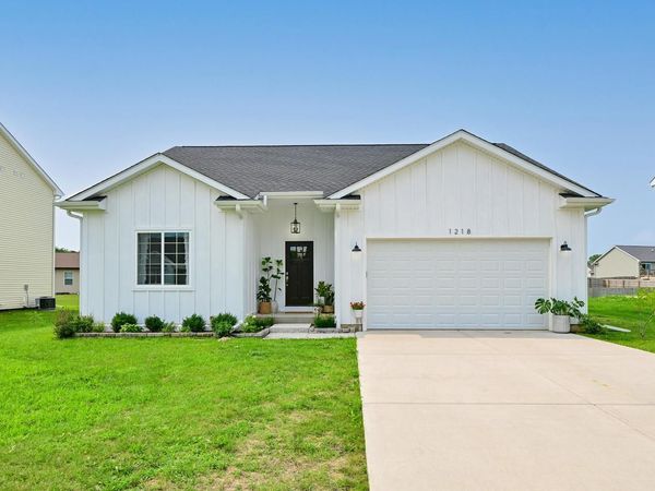 1218 Evergreen DRIVE, Delavan, WI 53115