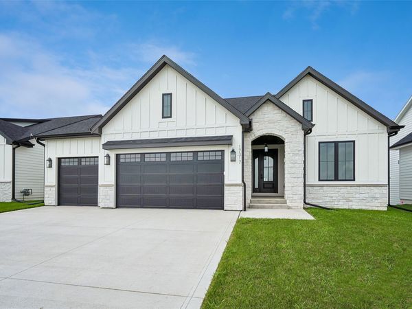 17317 Brookview Drive, Urbandale, IA 50323