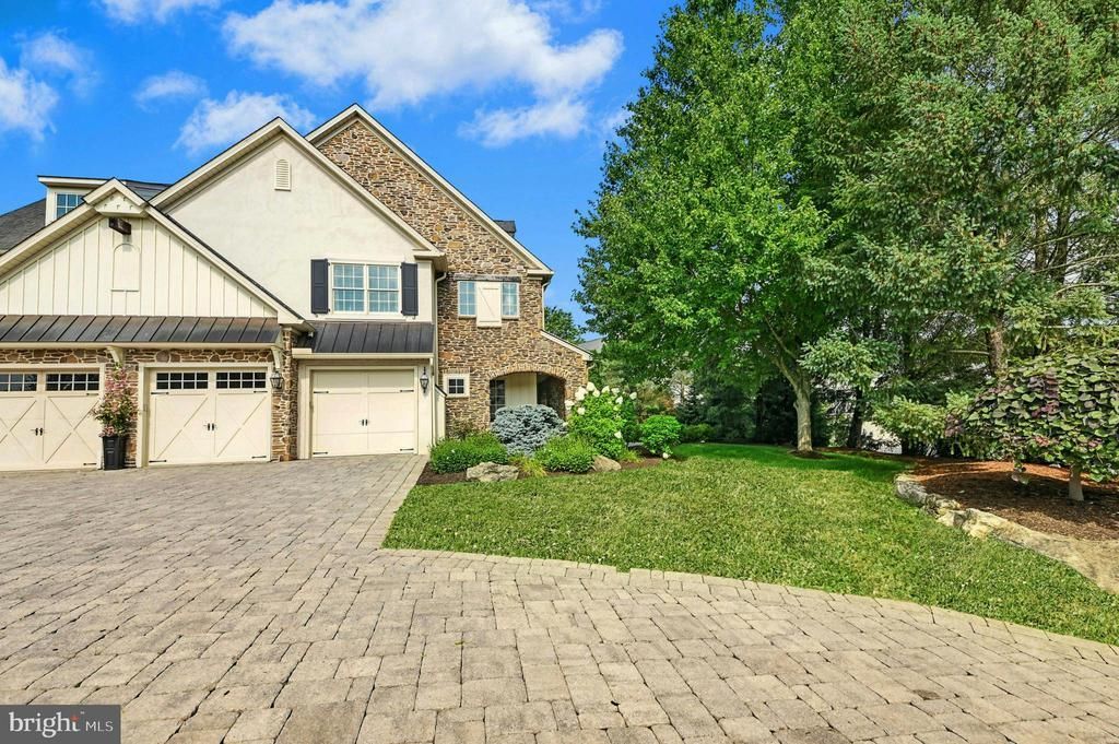 2048 FORGE RUN , BETHLEHEM, PA 18015