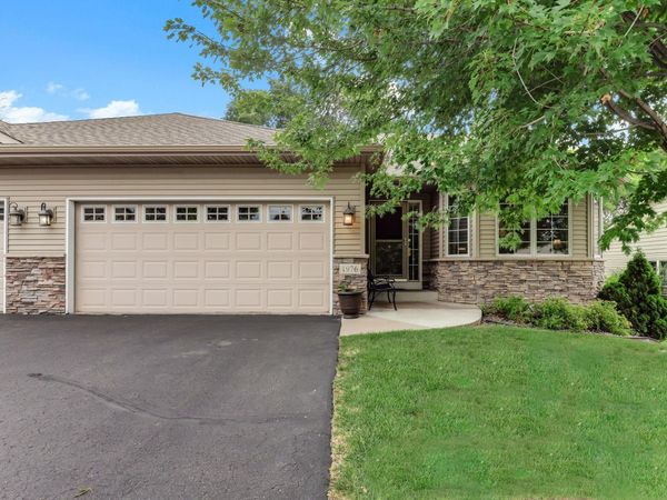 1976 Castle Court E, Maplewood, MN 55109