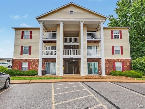 3114 Edwards Place, Unit 303, Maryland Heights, MO 63043