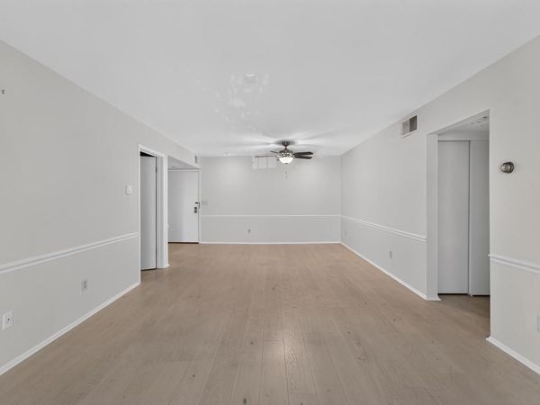 3838 N Oakland AVENUE, Unit 375, Shorewood, WI 53211