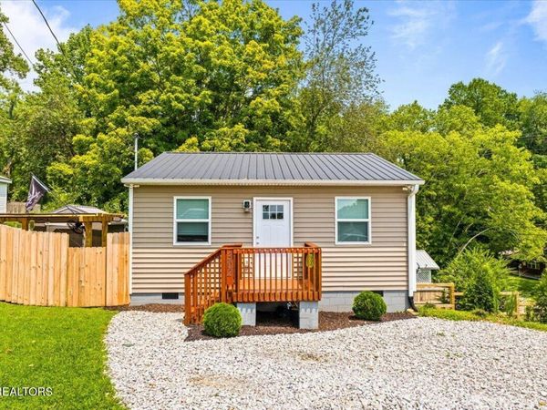 302 N 12th St, LaFollette, TN 37766