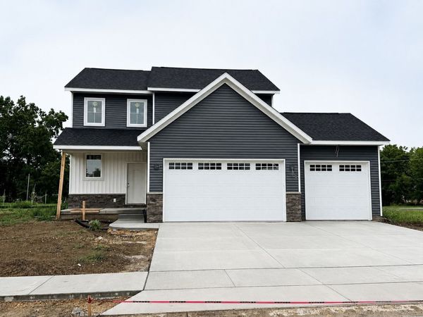 4711 Willow Circle , Davenport, IA 52806