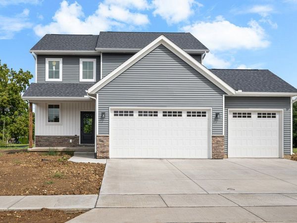 4711 Willow Circle, Davenport, IA 52806