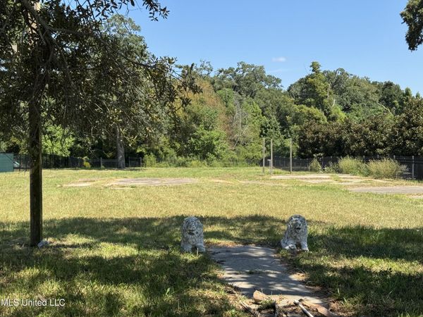 1086 Beach Boulevard, Biloxi, MS 39530