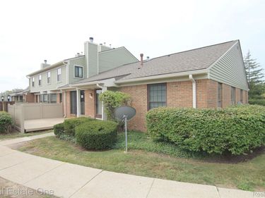 31119 COUNTRY Bluff, Farmington Hills, Mi 48331