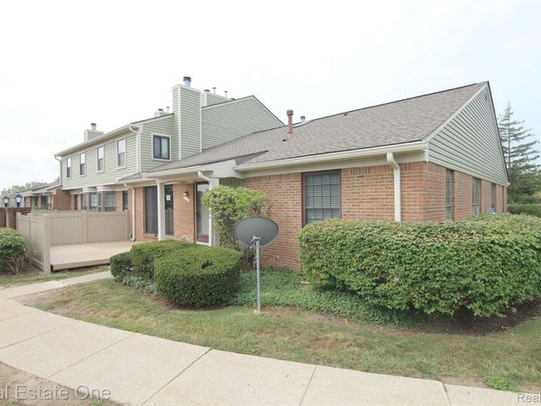 31119 COUNTRY Bluff , Farmington Hills, Mi 48331