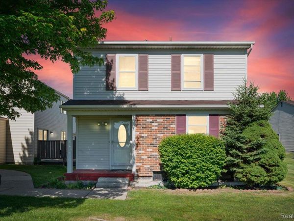2824 Roundtree Drive, Troy, Mi 48083