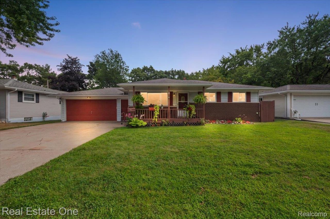 82 Dayton, Oxford Village, Mi 48371 Main Photo
