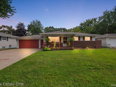 82 Dayton, Oxford Village, Mi 48371