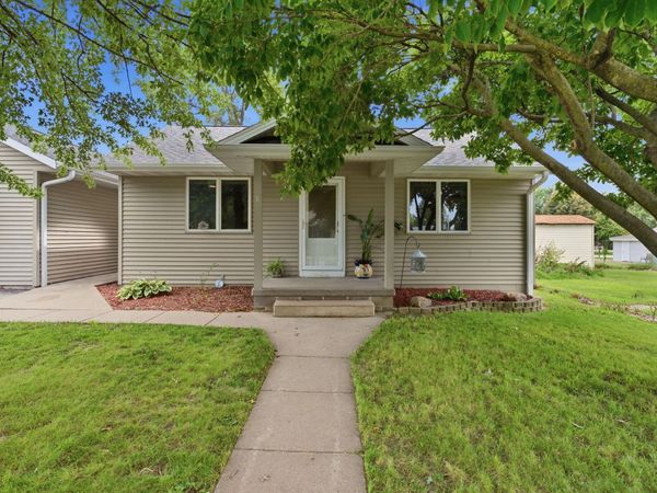 6 VIRGINIA, Muscatine, IA 52761