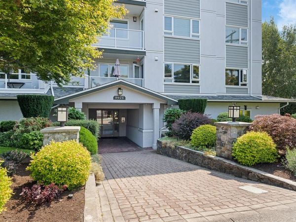 9975 Fifth St, Unit #302, Sidney, BC V8L 2X6