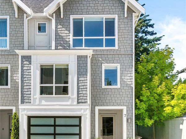 1032 Cloverdale Ave, Unit #7, Saanich, BC V8X 2T9