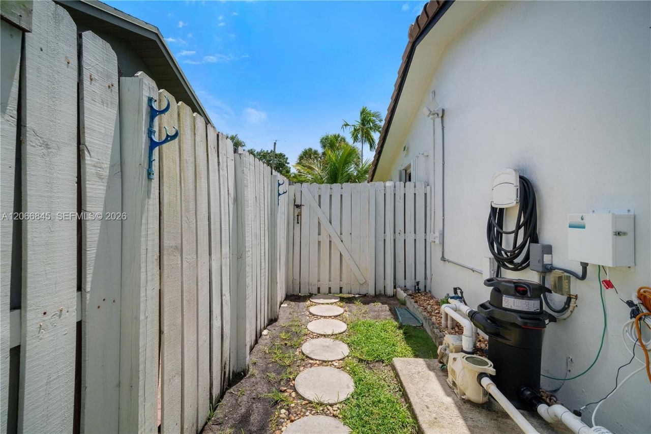 4241 NW 9th Ct, Unit -, Coconut Creek, FL 33066 Photo
