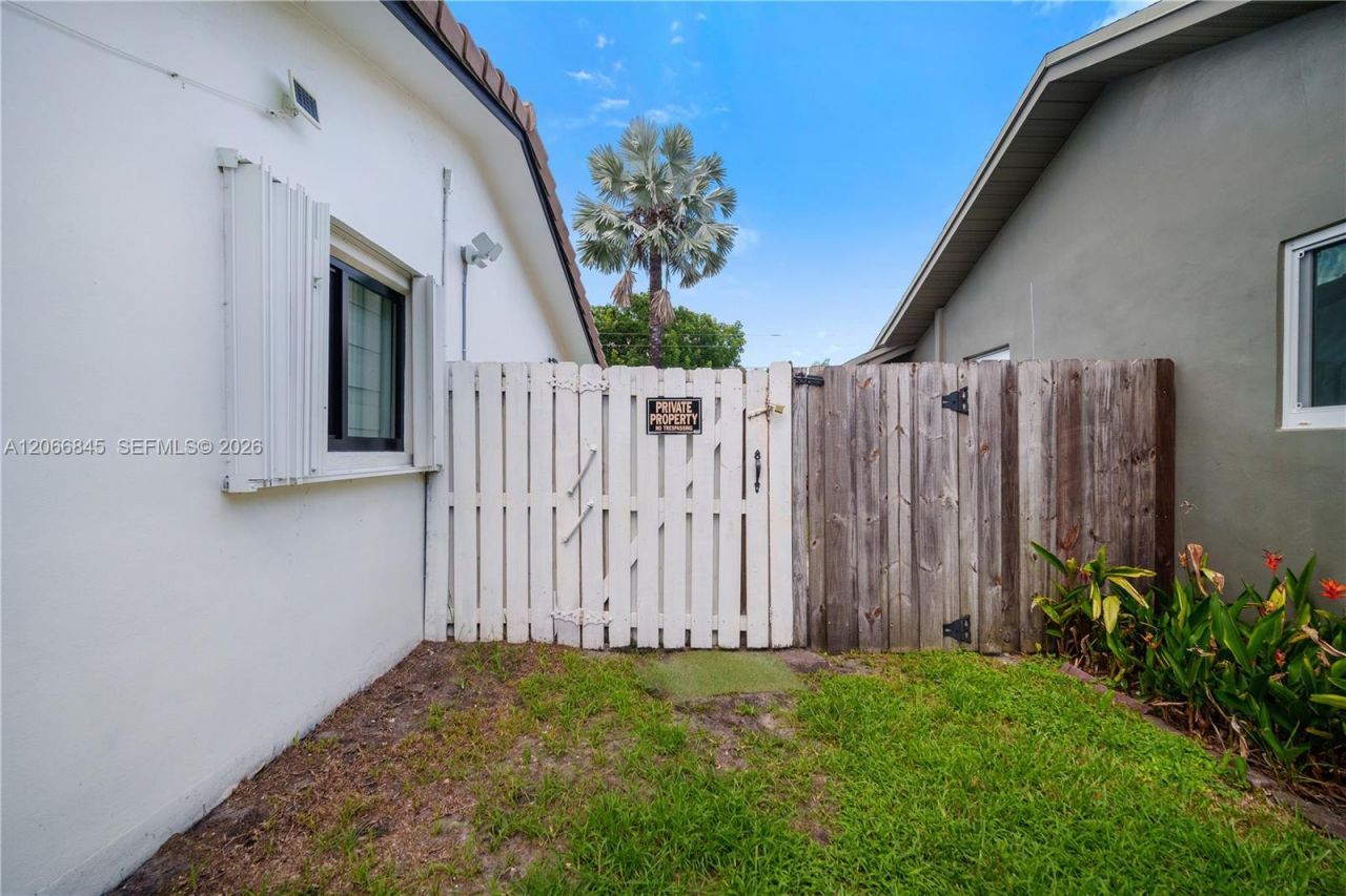 4241 NW 9th Ct, Unit -, Coconut Creek, FL 33066 Photo