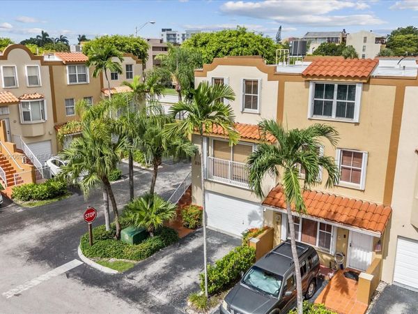 390 NW 86th Pl , Unit 201, Miami, FL 33126