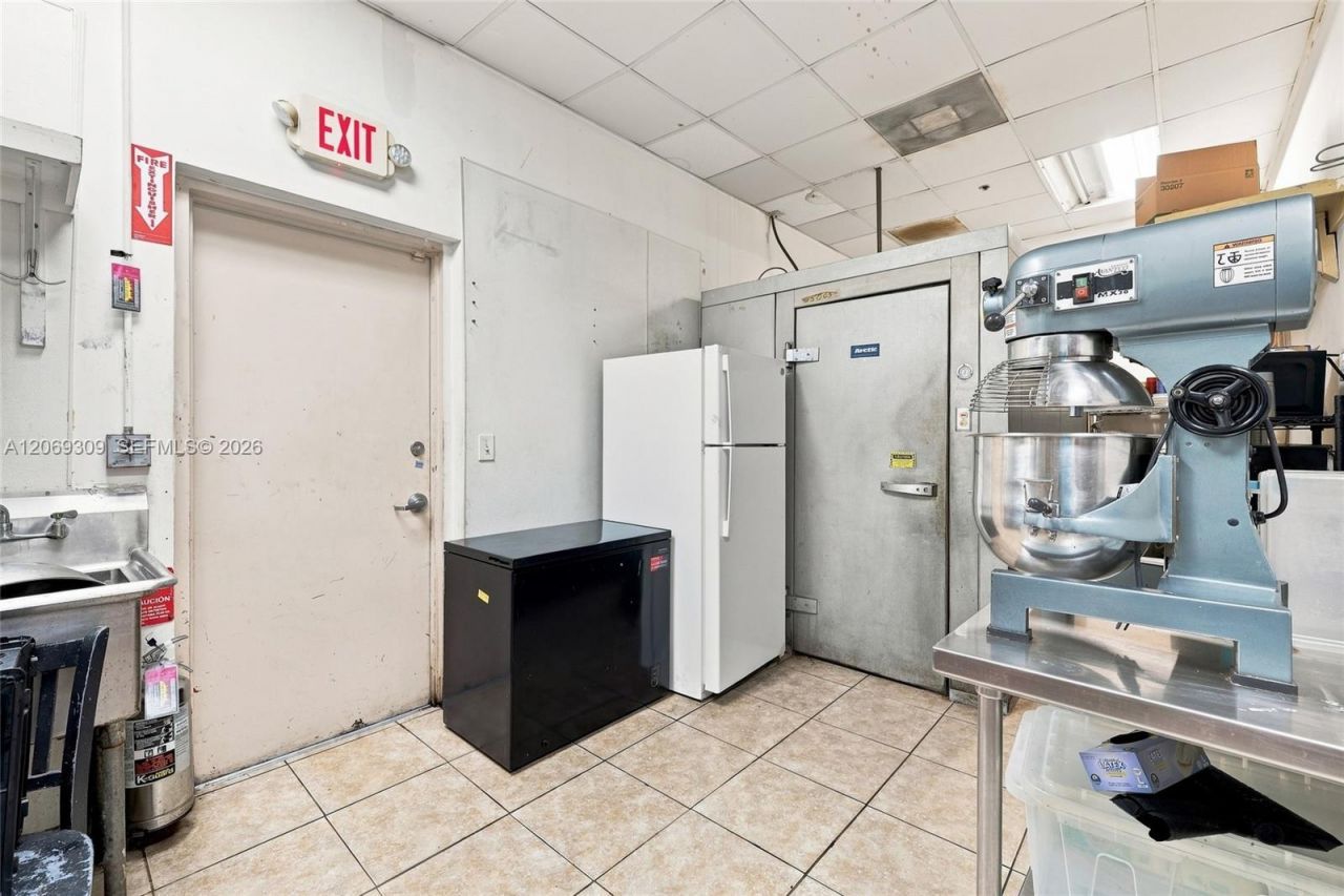 3930 #3942b Pembroke Rd , Hollywood, FL 33021 Photo