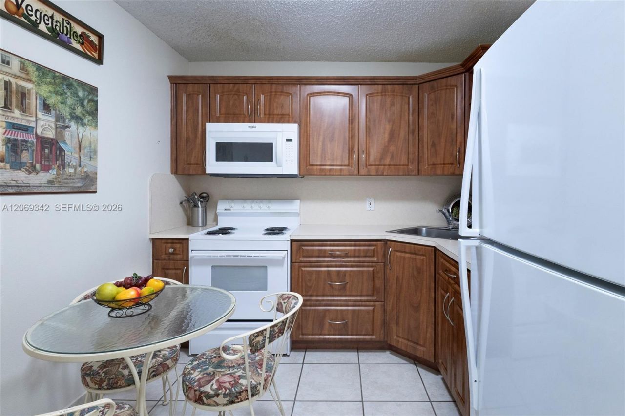 7707 Camino Real, Unit 209, Miami, FL 33143 Photo