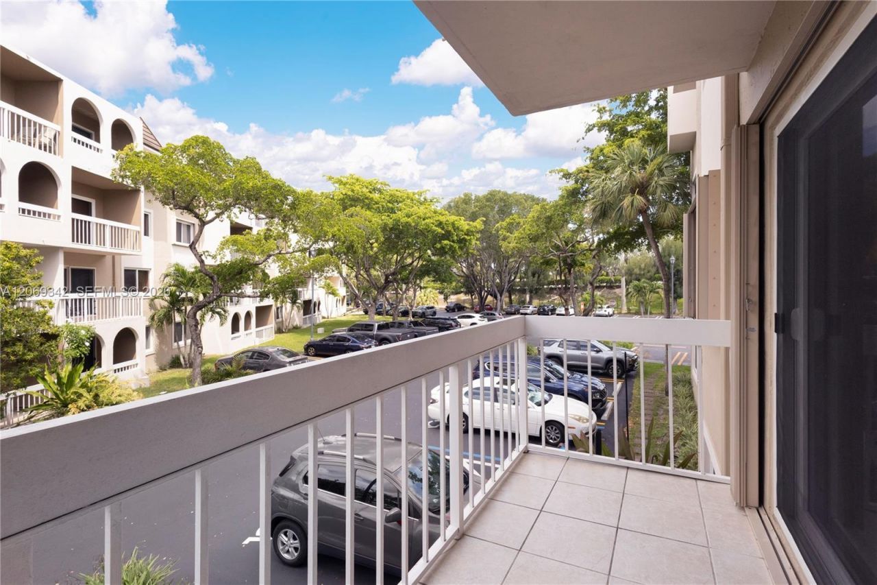 7707 Camino Real, Unit 209, Miami, FL 33143 Photo