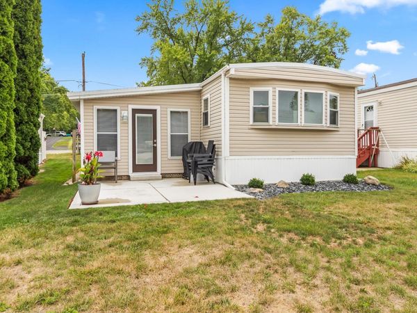 215 Lane 101A Hamilton Lake #37, Hamilton, IN 46742
