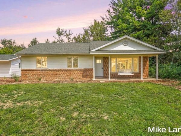 17646 Hall Road, Casnovia, MI 49318