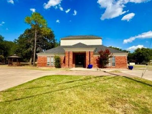 401 Inwood Road , Azle, TX 76020