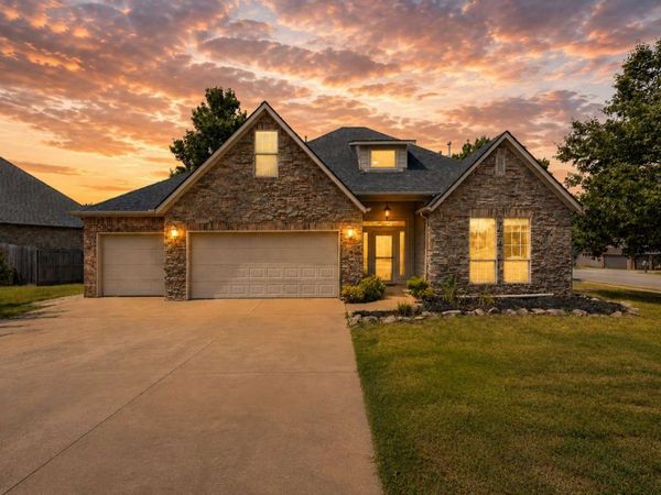701 W 39th Street , Sand Springs, OK 74063
