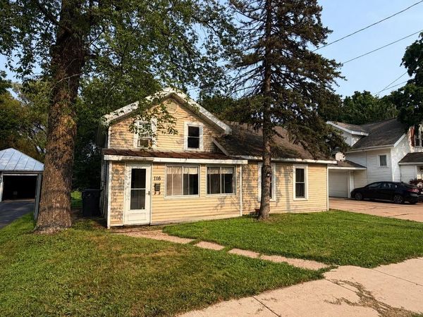 116 N HARRISON STREET, Waupaca, WI 54981