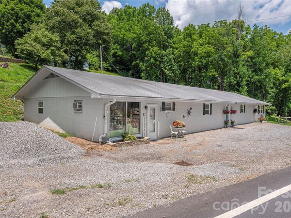 702 Love Joy Road , Canton, NC 28716