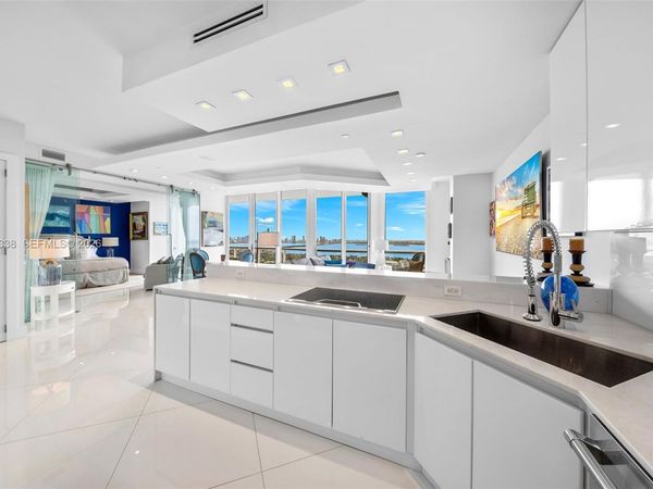 4779 Collins Ave , Unit PH4306, Miami Beach, FL 33140
