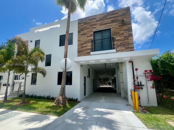 1860 NW 19th St, Unit 202, Miami, FL 33125
