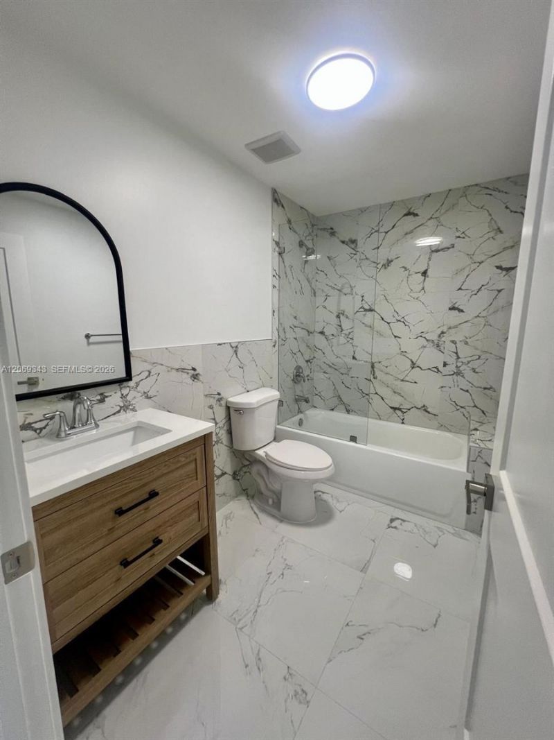 1860 NW 19th St, Unit 202, Miami, FL 33125 Photo
