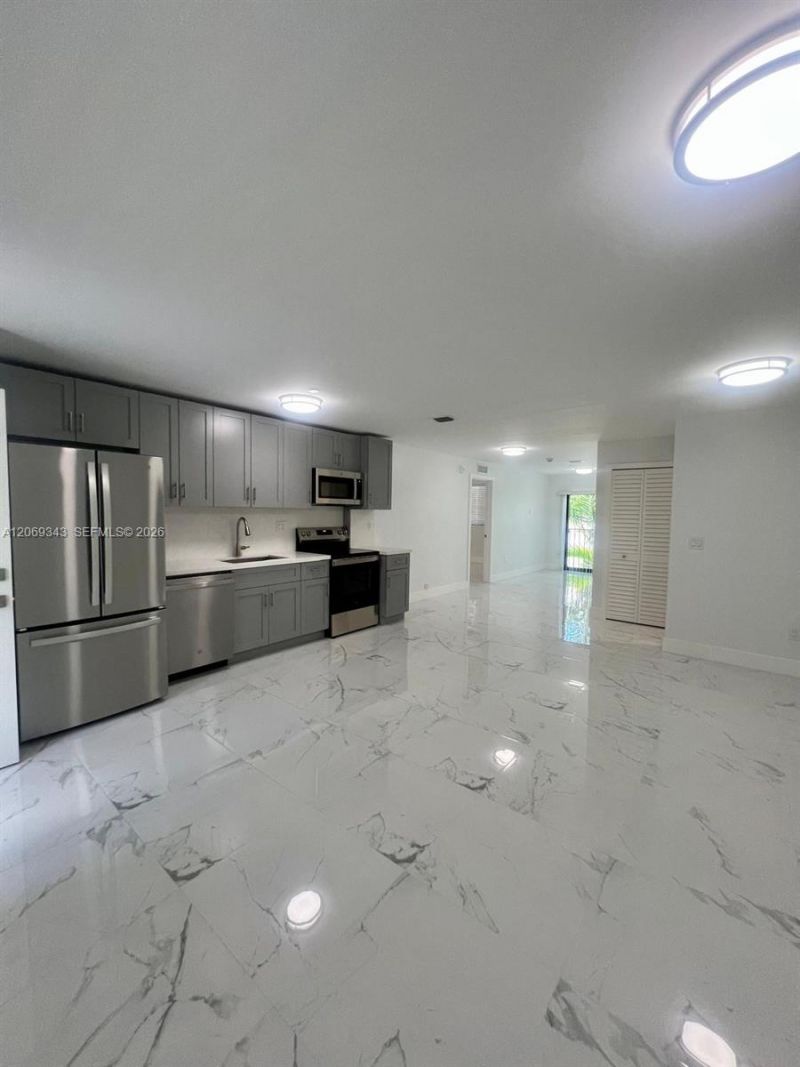 1860 NW 19th St, Unit 202, Miami, FL 33125 Photo