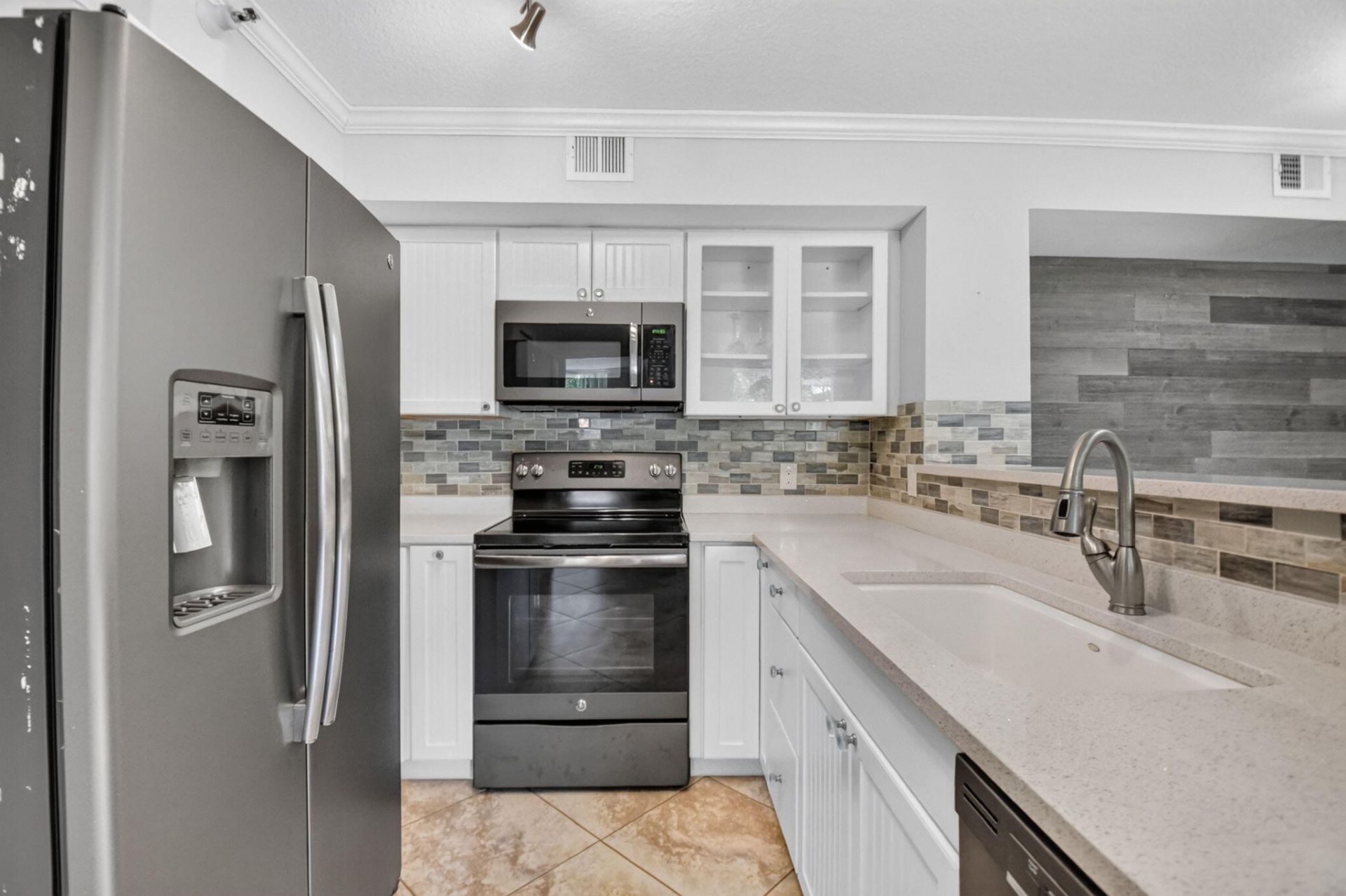 110 Yacht Club Way, Unit 103, Hypoluxo, FL 33462 Photo
