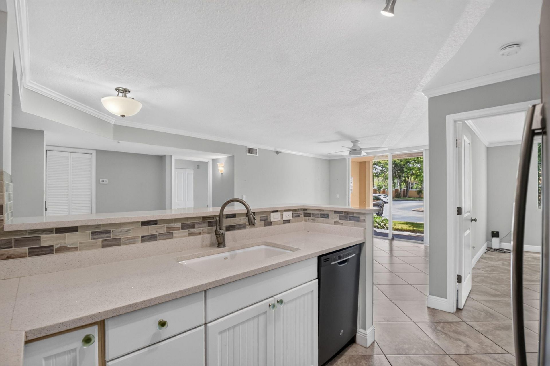 110 Yacht Club Way, Unit 103, Hypoluxo, FL 33462 Photo