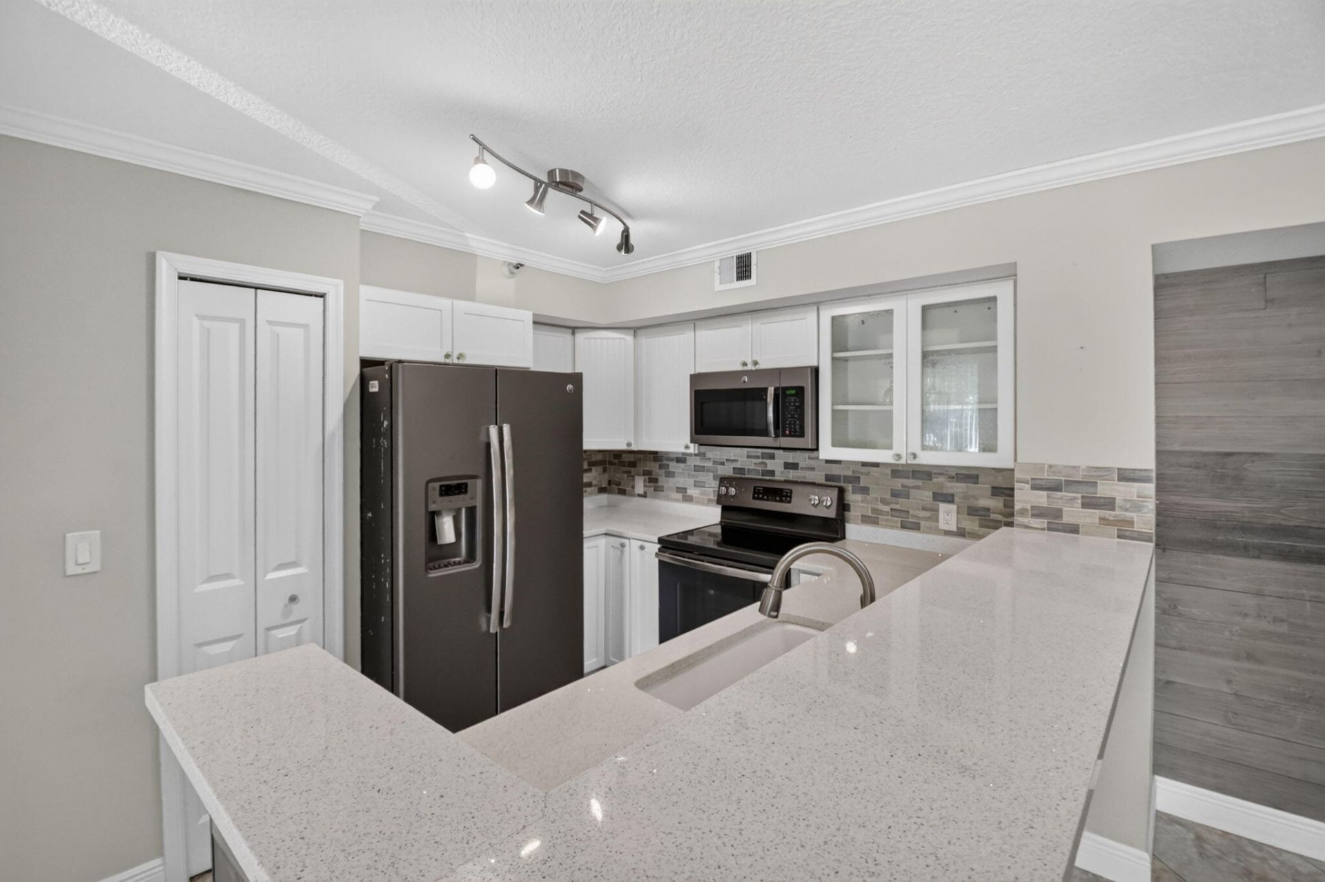 110 Yacht Club Way, Unit 103, Hypoluxo, FL 33462 Photo