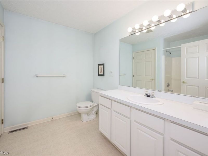 2036 Jennifer Street, Akron, OH 44313 Photo 17
