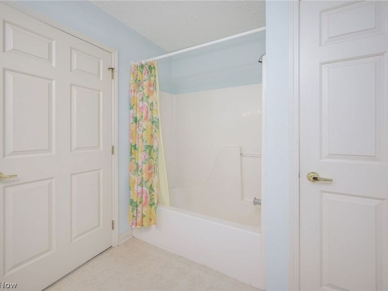 2036 Jennifer Street, Akron, OH 44313 Photo 18