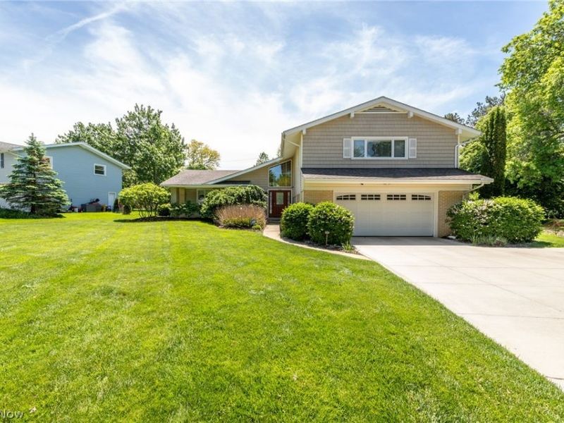 24602 Hawthorne Drive, Beachwood, OH 44122 Photo 2