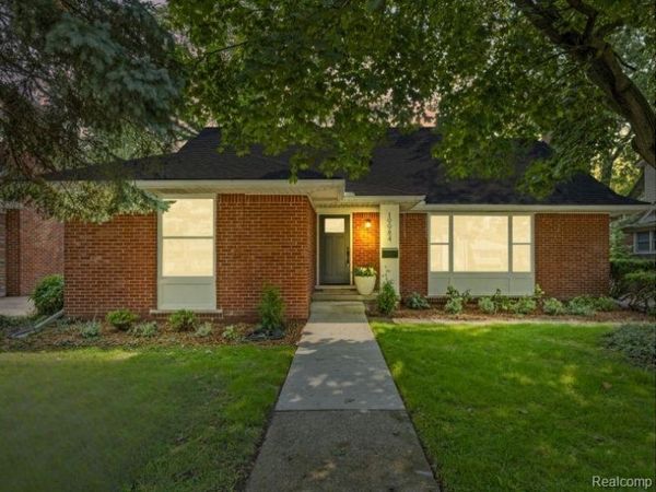 19984 Fairway Drive, Grosse Pointe Woods, Mi 48236
