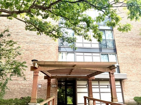 5820 Oakwood Drive , Unit 5B, Lisle, IL 60532