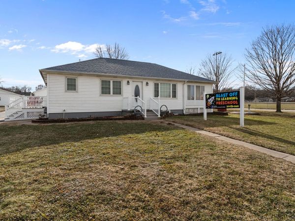 206 6th Avenue East , Andalusia, IL 61232
