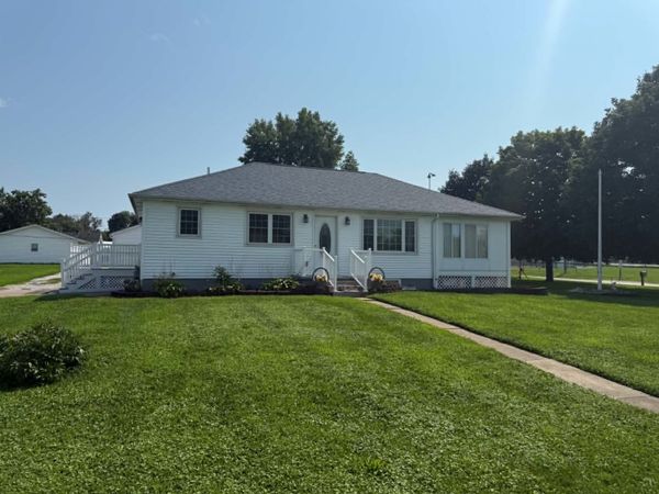206 6th Avenue East, Andalusia, IL 61232