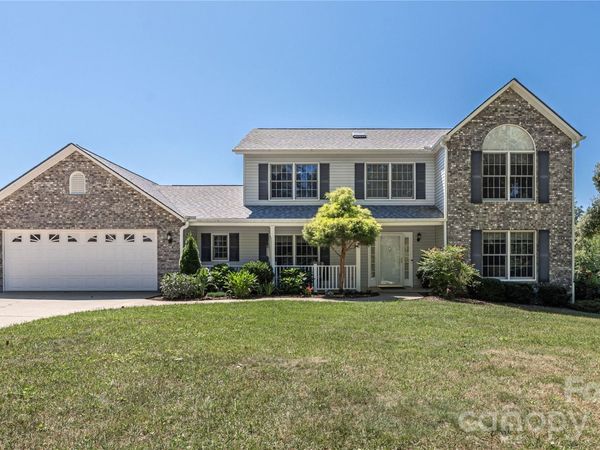 35 Forest Knoll Drive, Weaverville, NC 28787