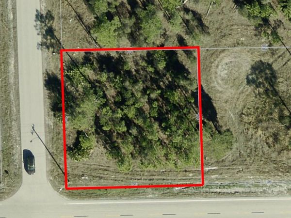2101 E 10TH STREET , LEHIGH ACRES, FL 33936