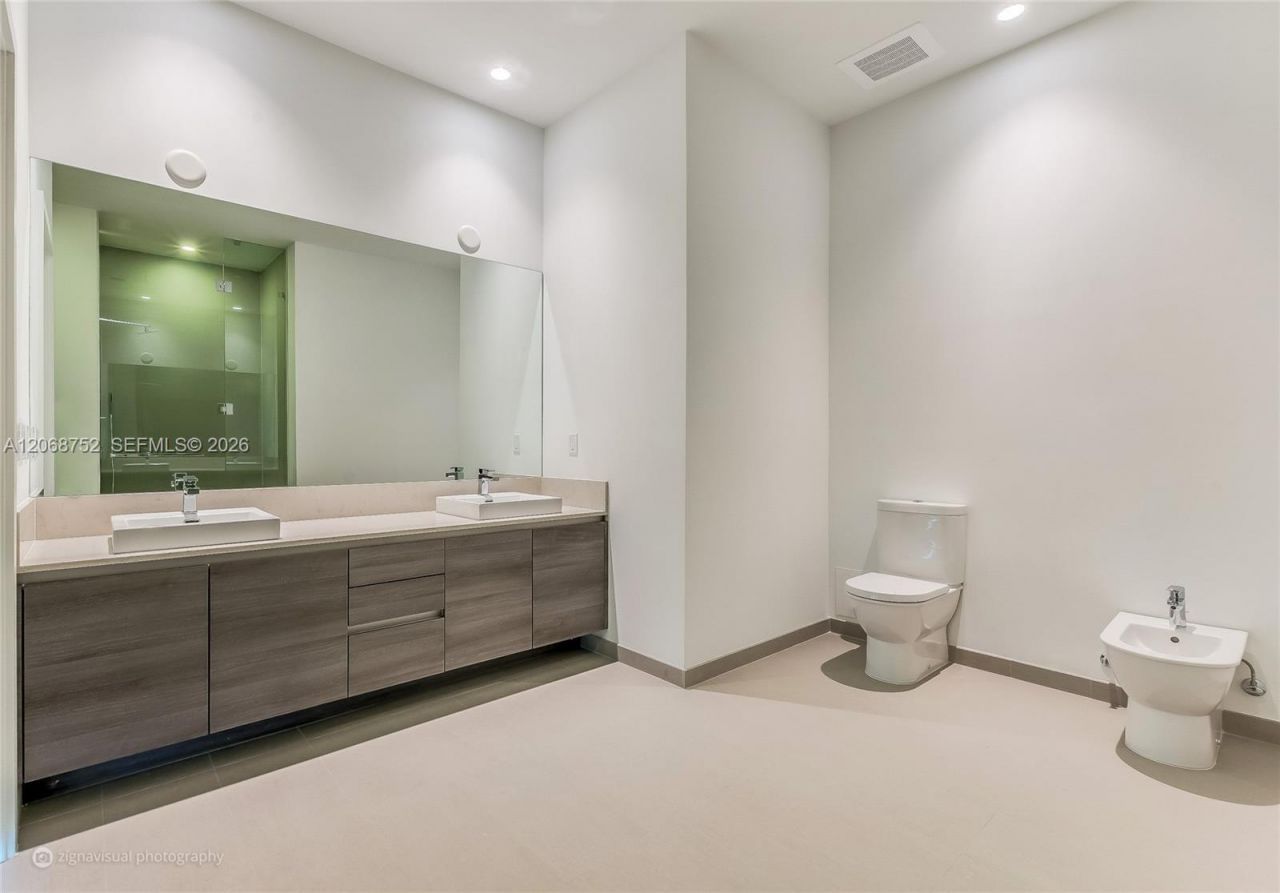 1080 Brickell Ave , Unit 4401, Miami, FL 33131 Photo