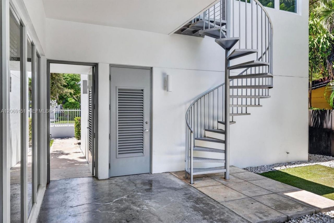 745 SW 22nd Rd, Miami, FL 33129 Photo